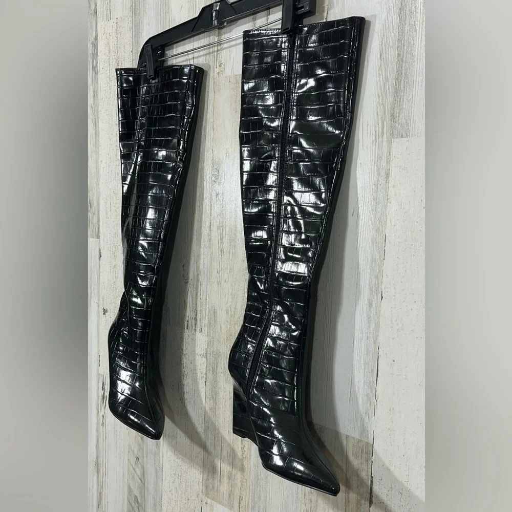 Miss Lola Knee-High Black Boots Faux Animal Skin Texture Zip Up Size 5.5